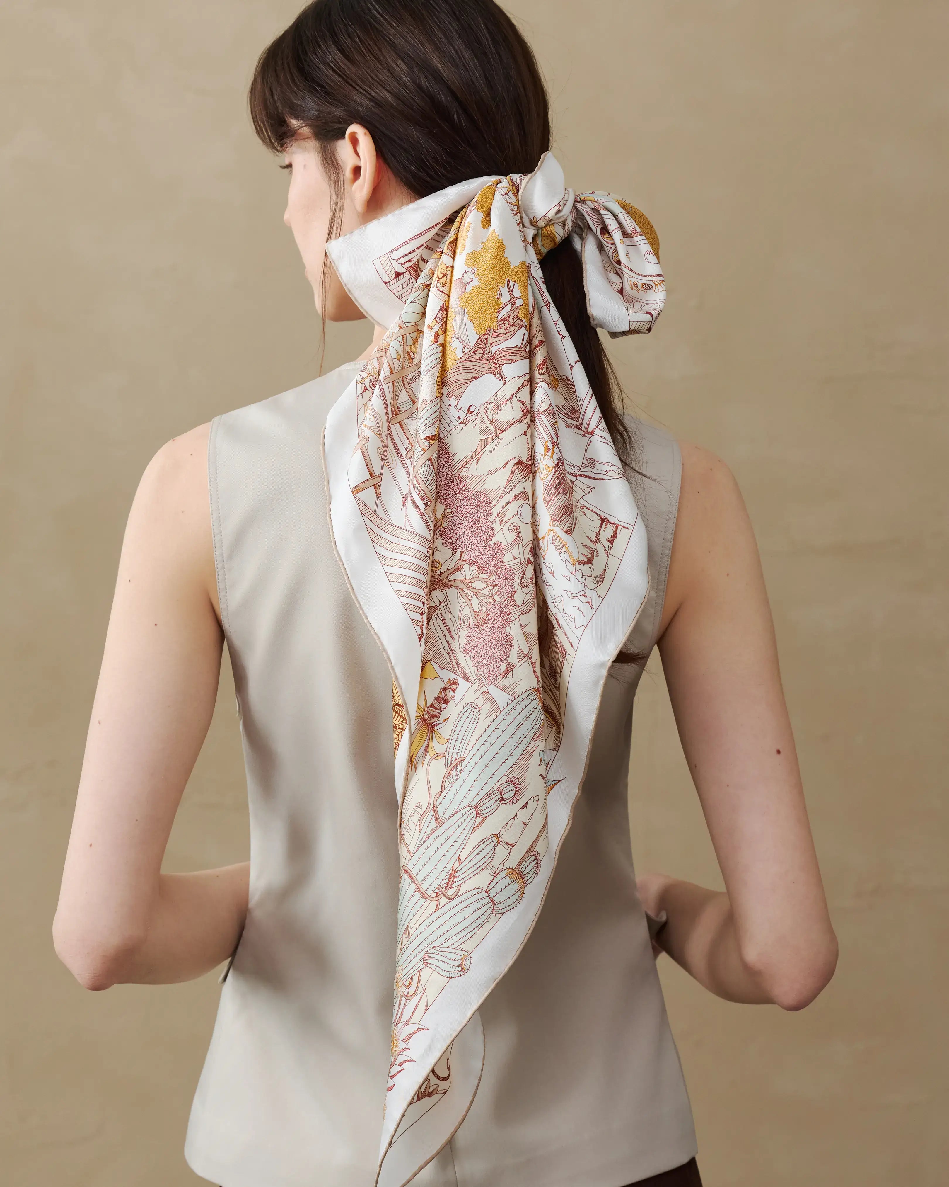 Carré 90 L'Oasis Miraculeuse - Beige de Soie - SUKē
